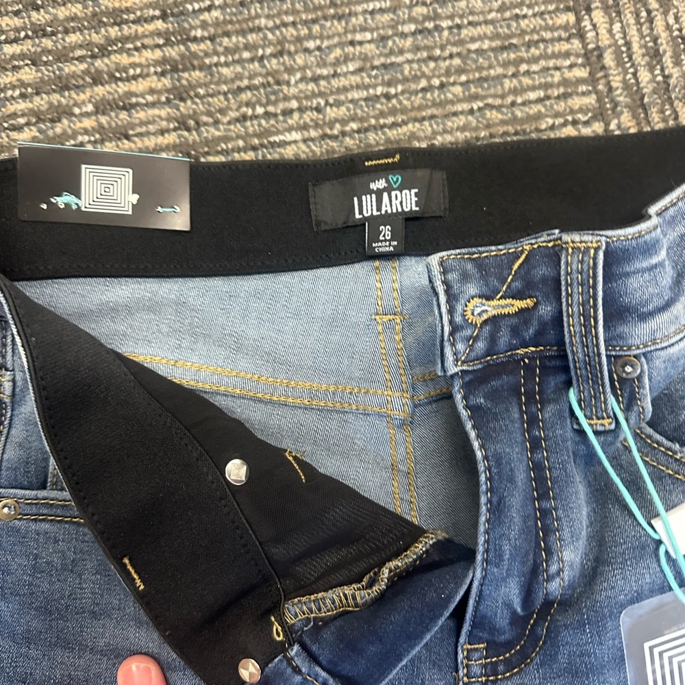 NWT LuLaRoe Bermuda Denim Shorts Sz 26 - Picture 2 of 4